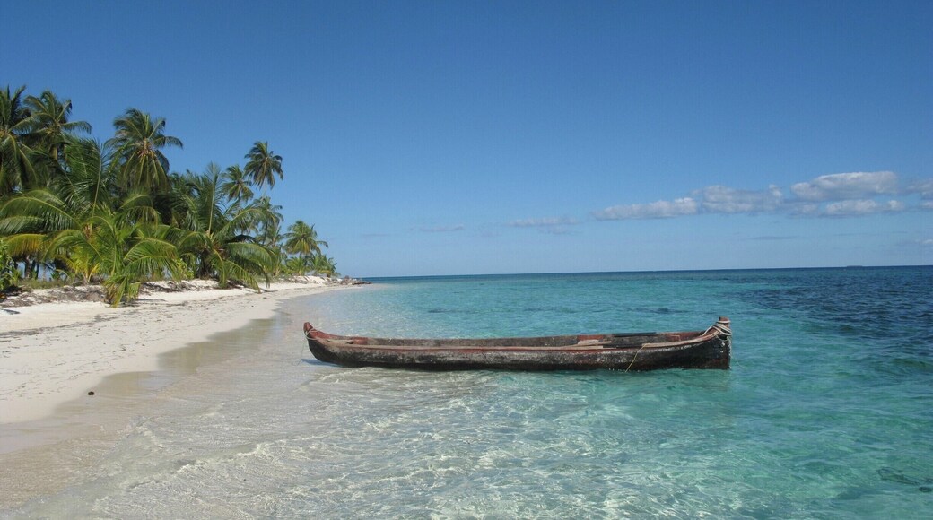 Panama has so many great beaches! Can you imagine going swimming in this crystal clear water? www.panamaroadrunner.com