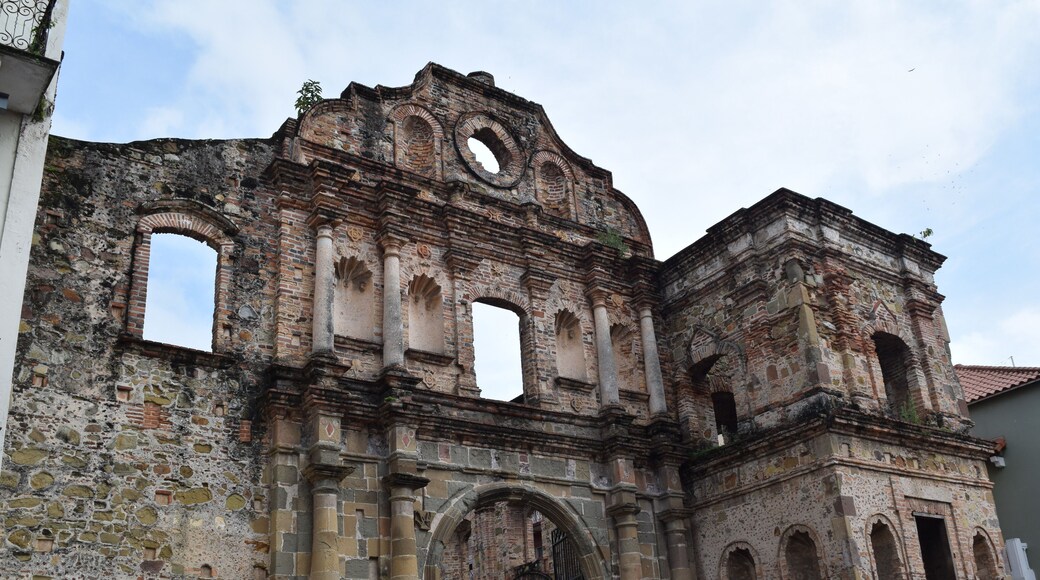 Iglesia de la Compania we Jesus has such an interesting history. The church was first destroyed by a fire and then later destroyed by an earthquake. It is a definite must see.