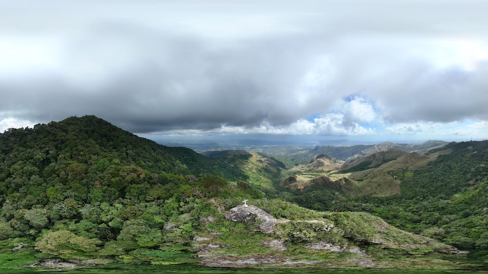 360 aerial photo taken with drone of Parque Nacional Altos de Campana National Park in Panamá