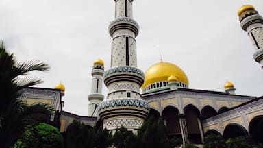 Beautiful
Great manicure lawns