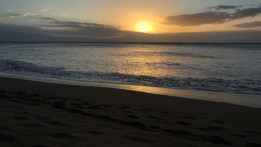 Sunsets at Kahana Bay are irreplaceable. Maui is magical #LifeAtExpedia