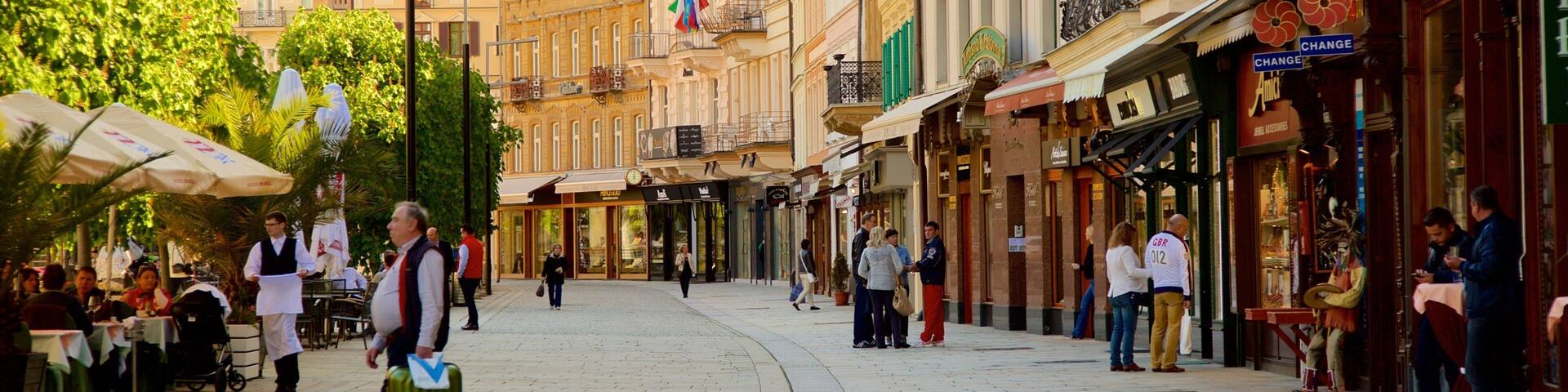 Karlovy Vary showing a city and street scenes