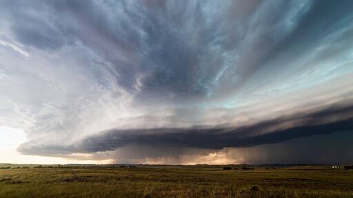 Derecho storm cloud and severe weather approach Broadus, Montana