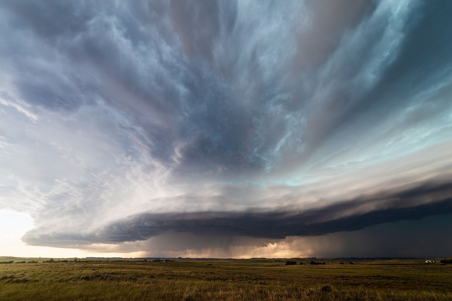 Derecho storm cloud and severe weather approach Broadus, Montana