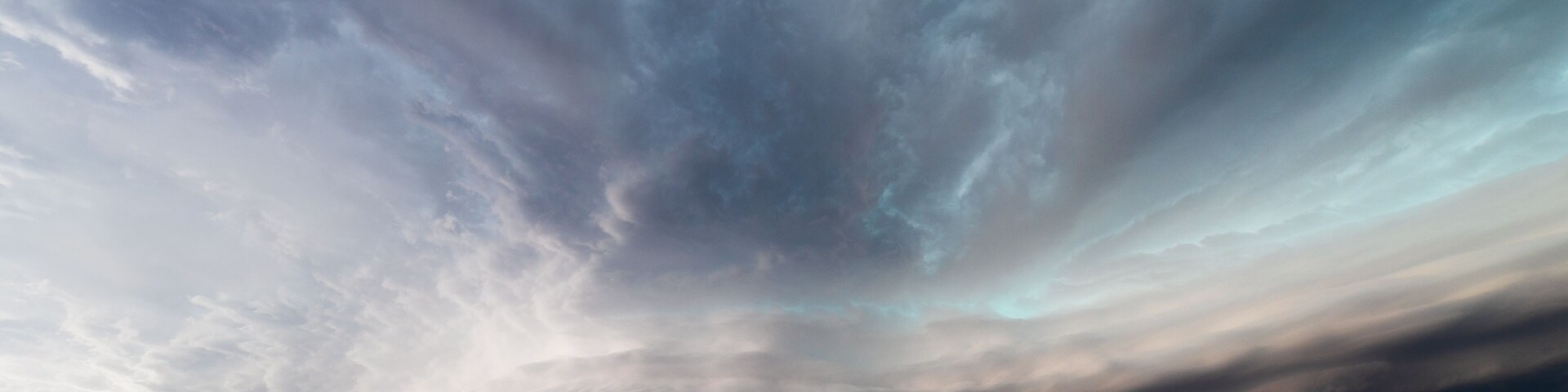 Derecho storm cloud and severe weather approach Broadus, Montana