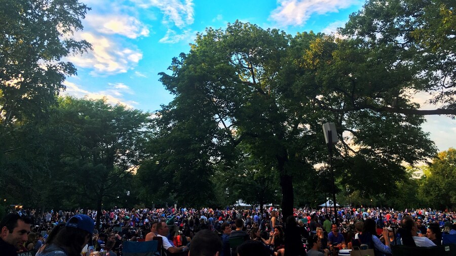 Summer night at Ravinia means music, picnic food, and wine!