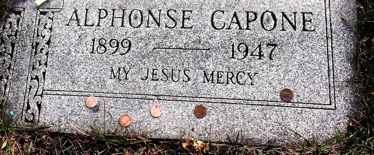 If you're in Chicago and like to visit famous grave sites, here is one not to miss.
