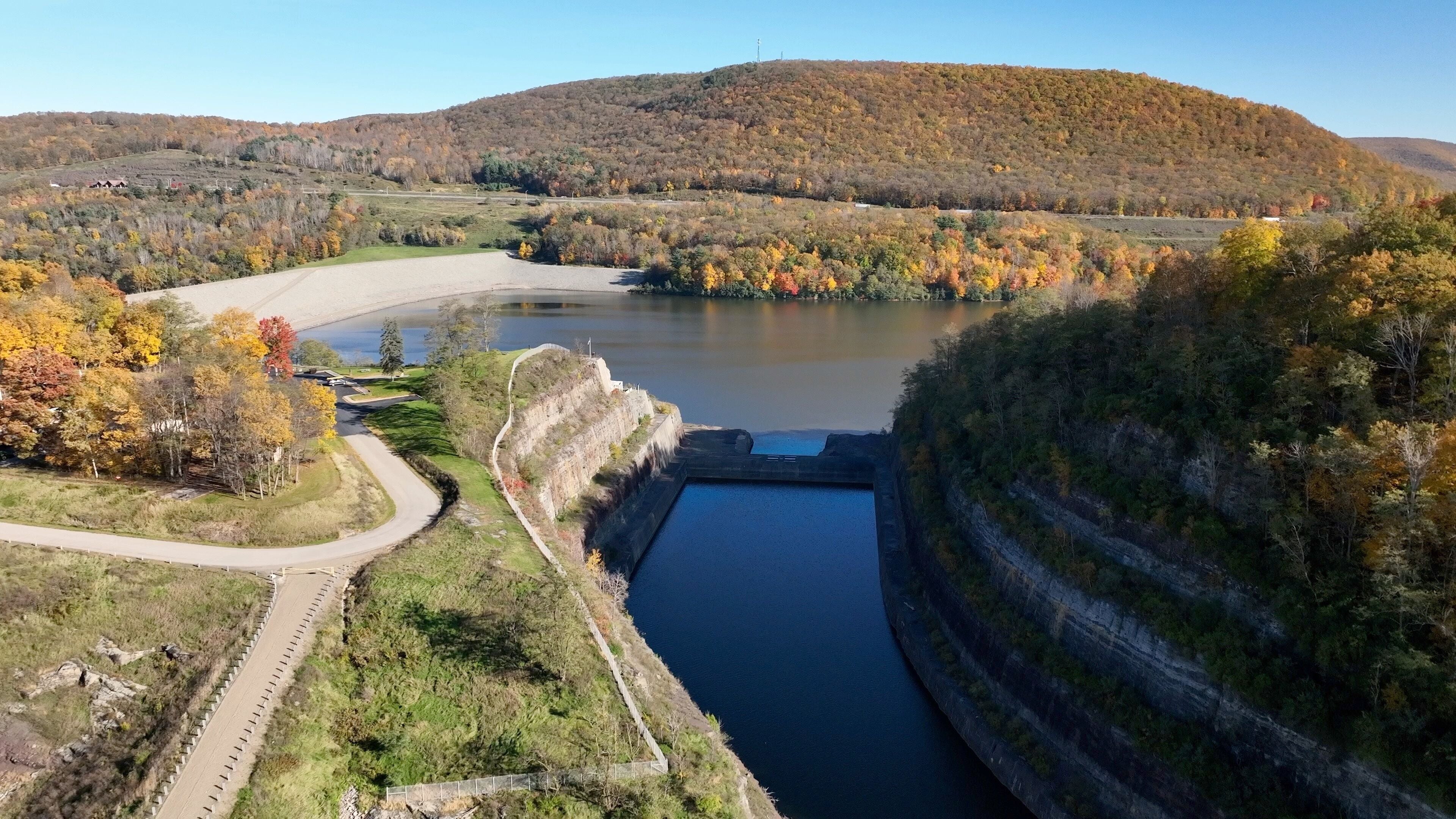 Rest stop area beside interstate highway where travelers rest and sight see Tioga Reservoir and Dam in Pennsylvania New York state border