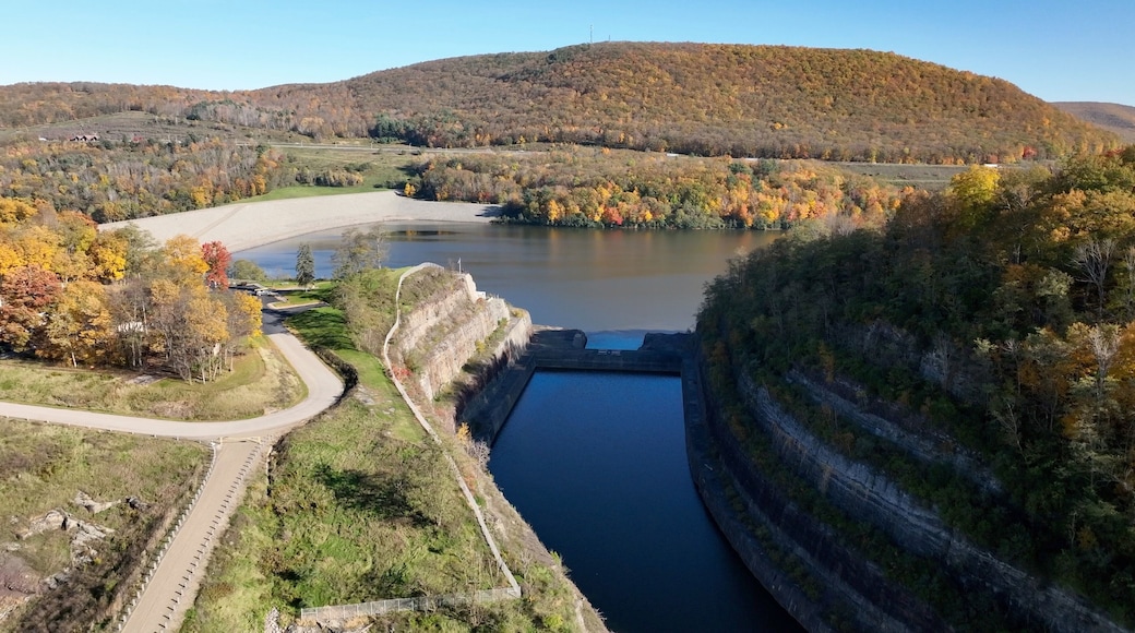 Rest stop area beside interstate highway where travelers rest and sight see Tioga Reservoir and Dam in Pennsylvania New York state border