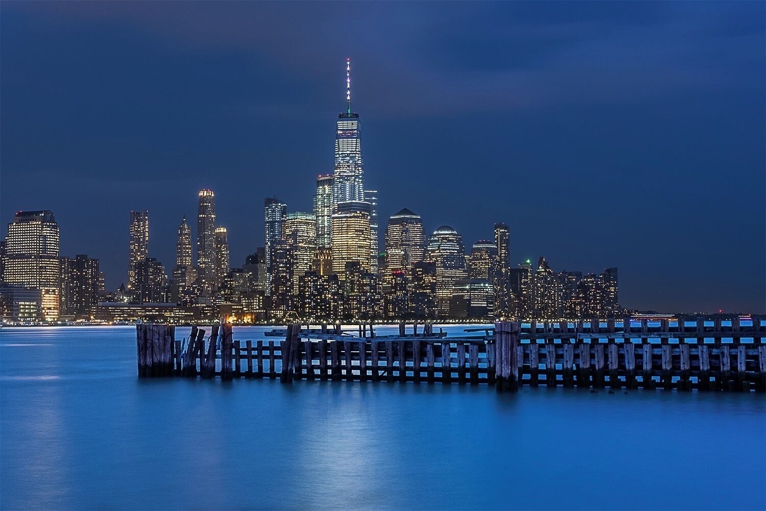 This is another view of downtown Manhattan, this time from Pier A Park in Hoboken New Jersey. As I settled on my composition for the sunset, I looked at the view and contemplated on the events of the day. I had come to Hoboken on a photoshoot assignment for the EPA (Environmental Protection Agency). In the process I met the soon to be owner of the commercial space, an immigrant who was about to purchase his first building. Then on my ride to this location, I had the privilege of engaging my Uber driver in a conversation and he shared that he was a recent immigrant having arrived only 13 months prior. As an immigrant myself, I could not help but contemplate on all the blessings this great country has bestowed upon me, my family and millions of others. It was a pleasure to meet you @hasan_kose_ny may all your dreams and goals come true. 