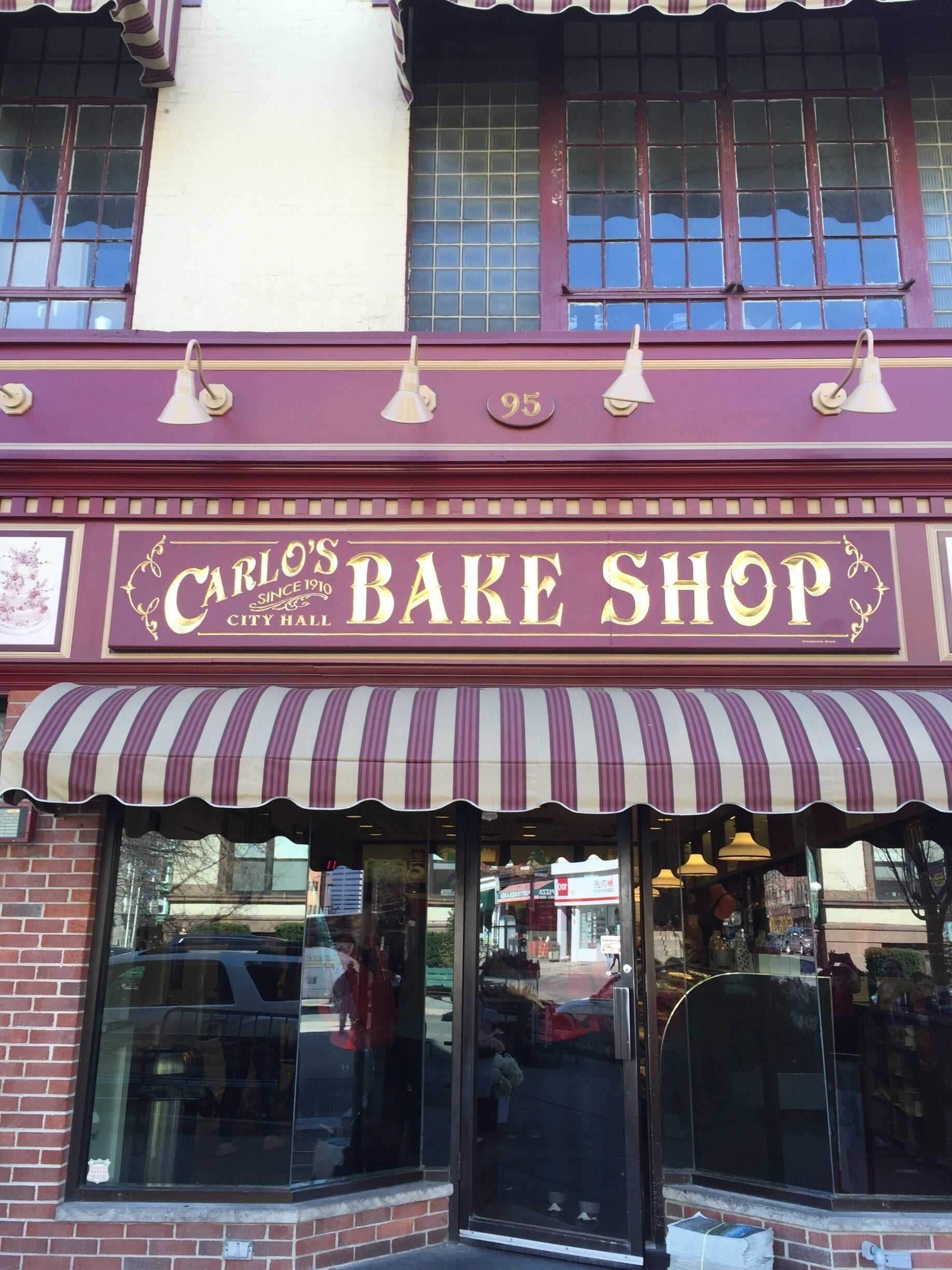 Something I have dreamed about my whole life and I finally got to try his famous cannoli!
#bakery
#italian