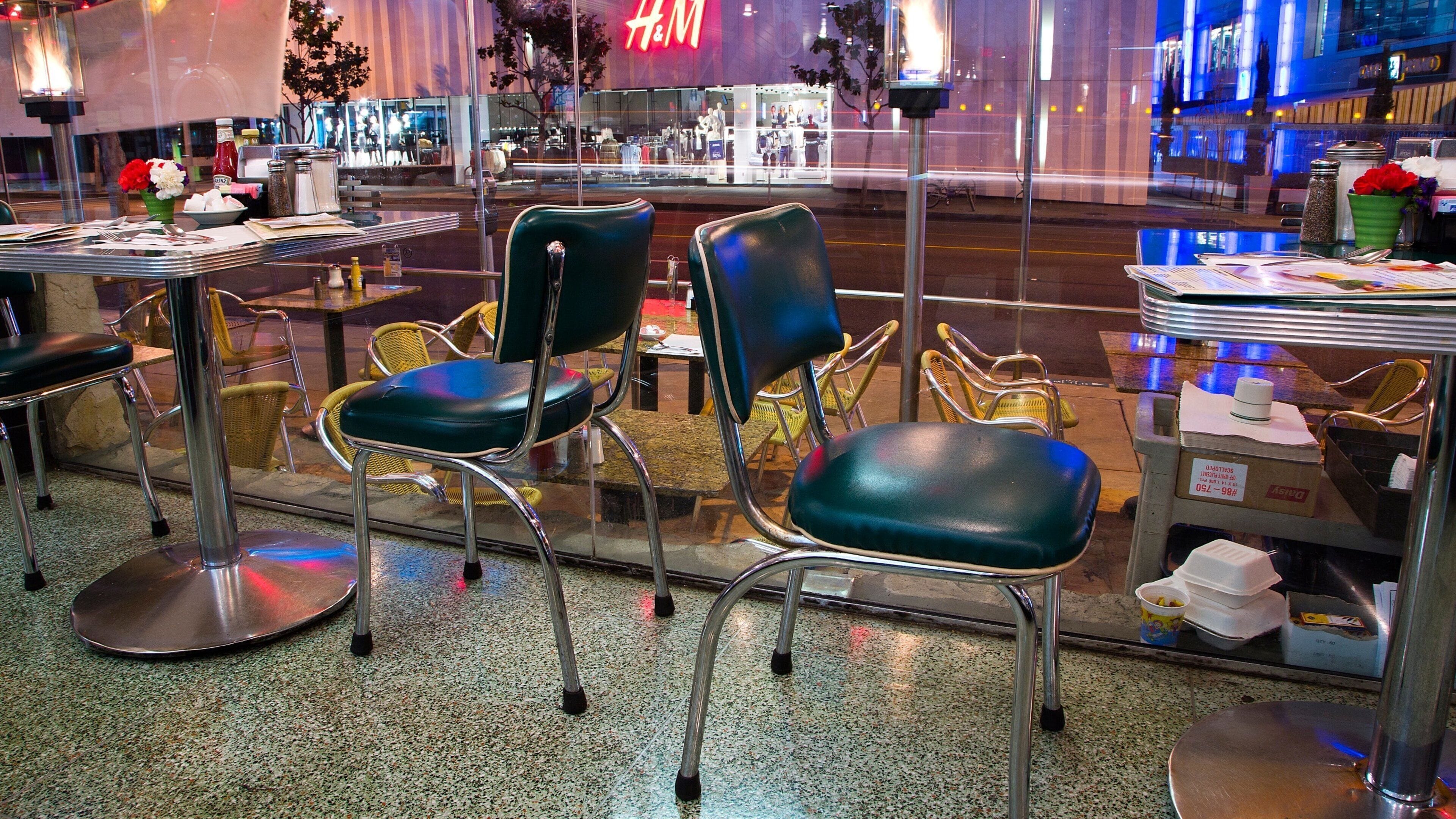 Hollywood which includes cafe lifestyle and interior views