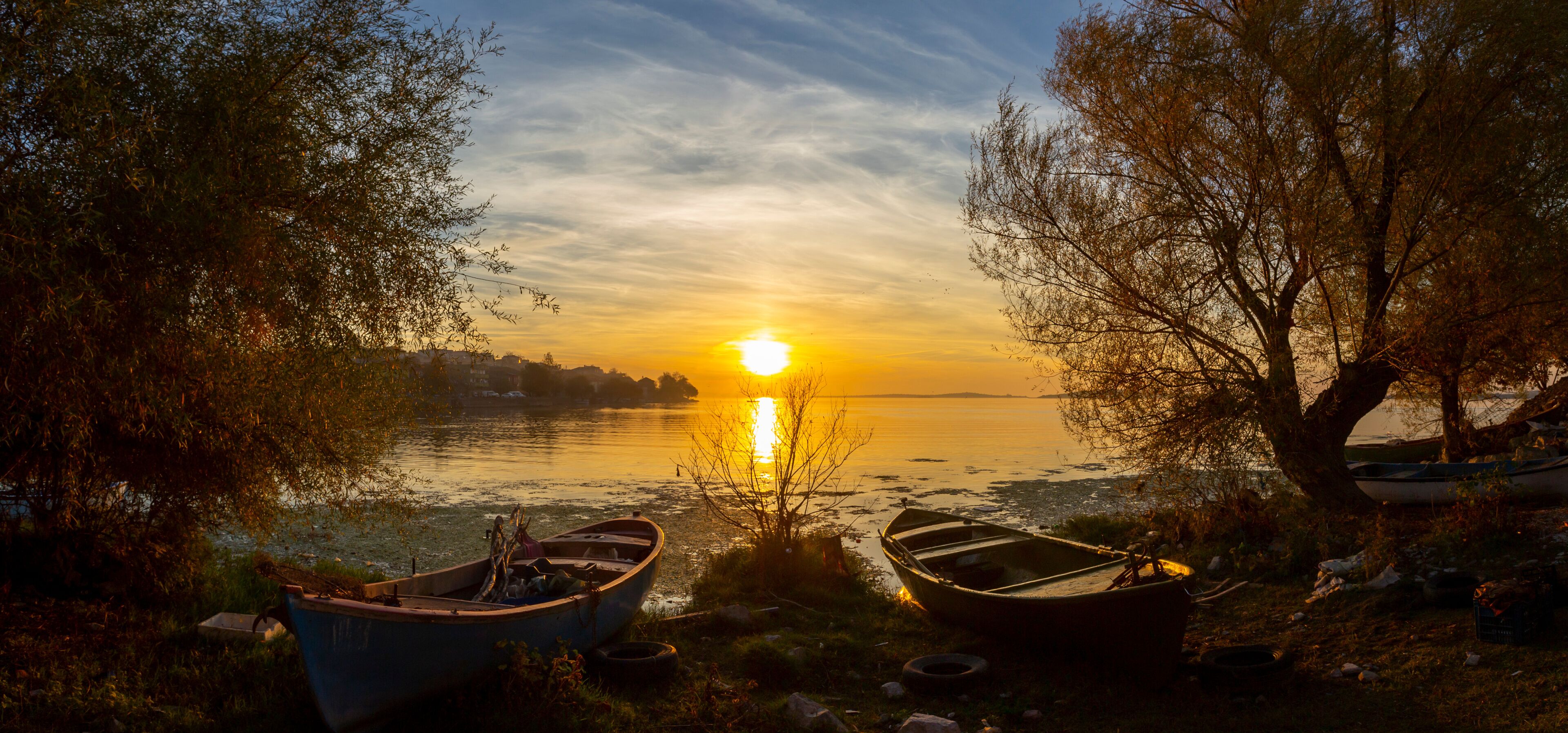 Lake Beyşehir and its scenery.