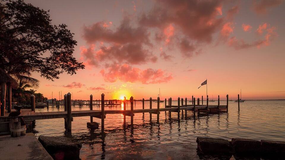 Key Largo, a couple of hours south of Miami is a great place to relax. All watersports are available nearby and the restaurants and accommodation are all of high standard. A great place for a weekend or a stop on a longer holiday. #WeekendGetaway #sunset #keylargo #sundowners