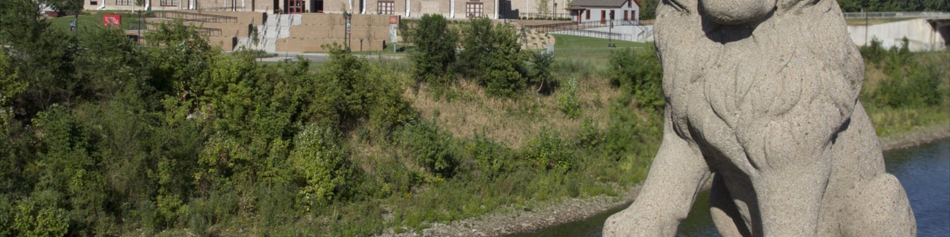 Cedar Rapids which includes a small town or village, a statue or sculpture and a river or creek