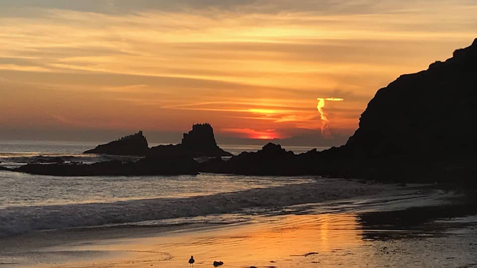 This is a spot most locals know about but most tourist do not. It is a gorgeous bay north of Main beach in Laguna Beach and it is my happy place to watch incredible sunsets. Often you will see Dolphins and Seal playing in the waves#LifeAtExpedia