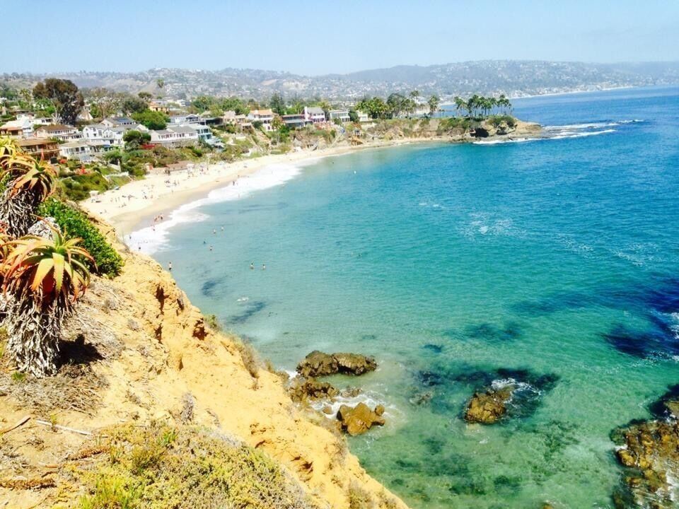 I realized after 40 years that I should start exploring new beaches in SoCal every year like I do in Hawaii (Oahu & Maui) last June we stopped in a few spots in Laguna Beach.  The water here is so clear and the cove is beautiful. 