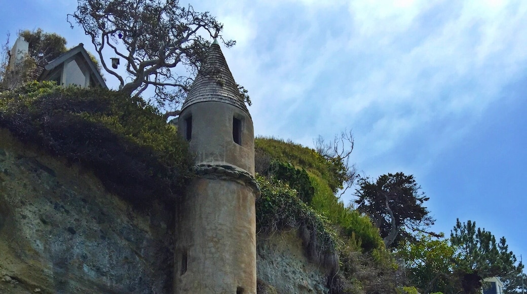"La Tour" is located at Victoria Beach, one of Laguna's most private public beaches. The tower built in 1926. It was designed to provide spiraling stairs from the precipitous cliffs above. Its appearance of an early Victorian lighthouse or turret of a 16th century castle delights tourists who often photograph it.