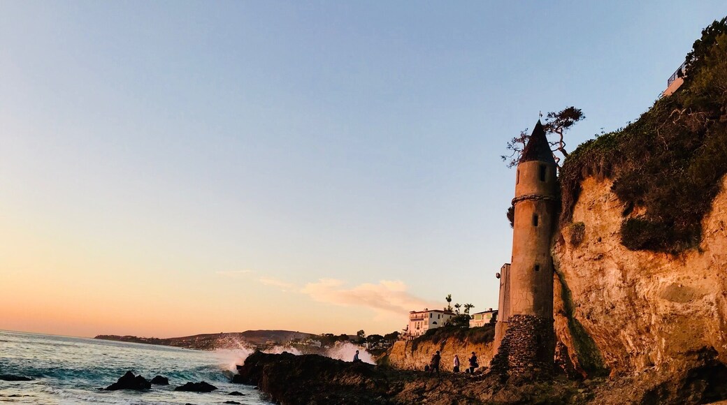 We love watching sunsets and it was a bonus to find this tower in the #GreatOutdoors and I love how I caught the splash! 😍