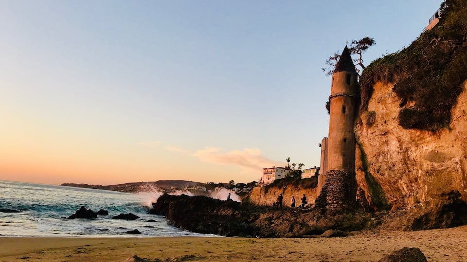 We love watching sunsets and it was a bonus to find this tower in the #GreatOutdoors and I love how I caught the splash! 😍
