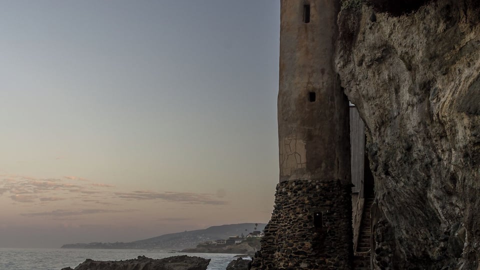 This is a iconc spot in Laguna Beach due to the Pirates Tower. Makes for a great photo. And a great beach just to visit and take in the views #BVSTrove