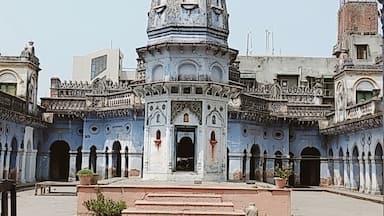18th century "Dharamshala".
People used to stay here. Now abandoned.