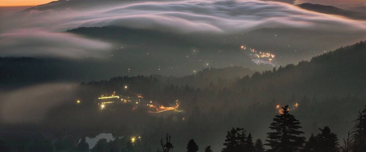 Catch the fog rolling in over the city lights at Strawberry Peak in Lake Arrowhead, CA. It’s a little tricky to get to this viewpoint. Hint: climb under the fence right next to the radio tower. #venture #explore #nature #california