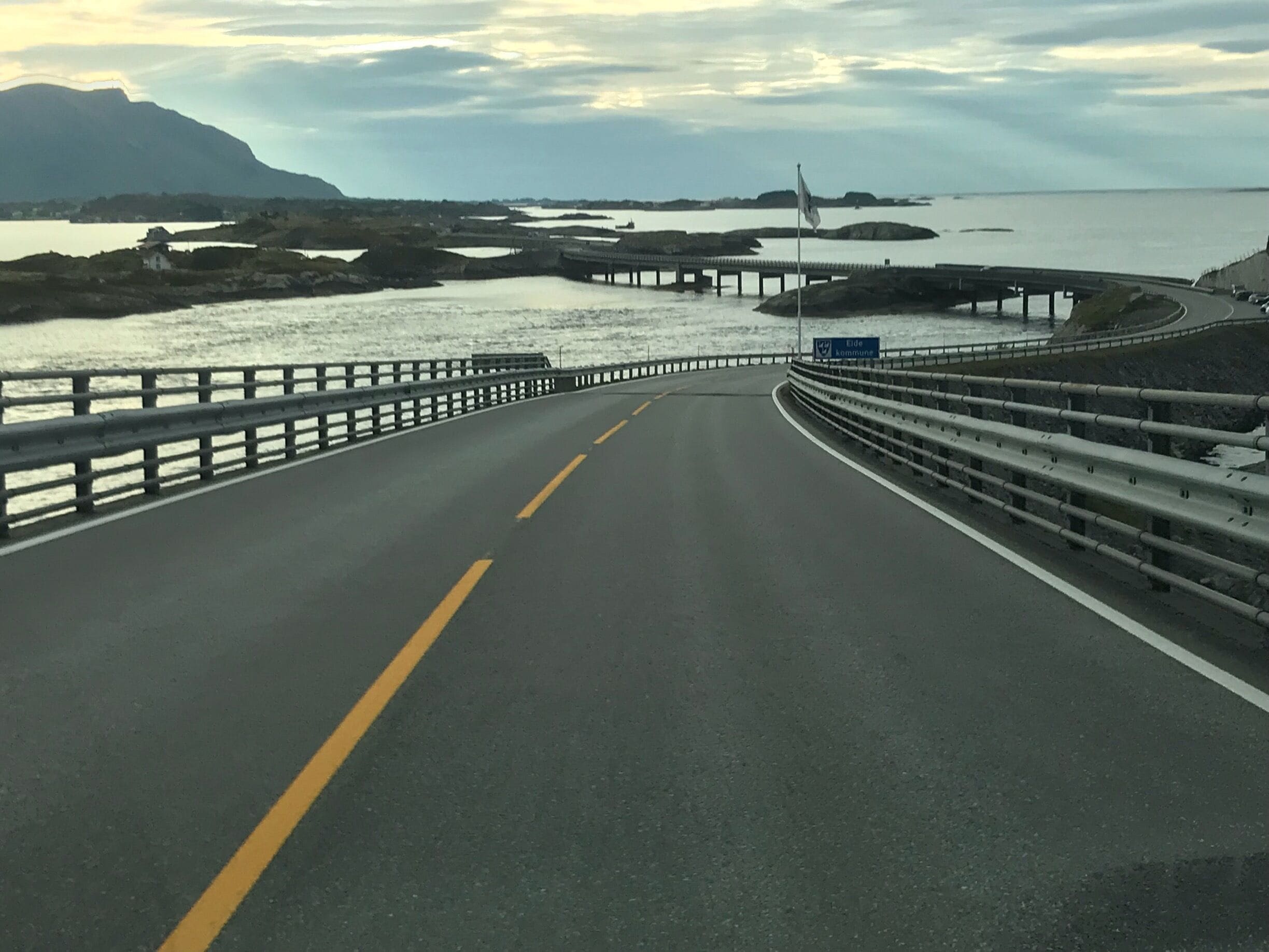 Into the west, driving over Storseisundet bridge
#atlanterhavsveien #storseisundbroa #averøy #eide #norway 
#LifeAtExpedia