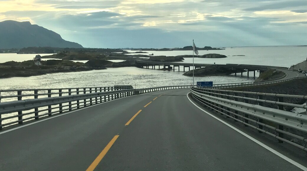 Into the west, driving over Storseisundet bridge
#atlanterhavsveien #storseisundbroa #averøy #eide #norway
#LifeAtExpedia