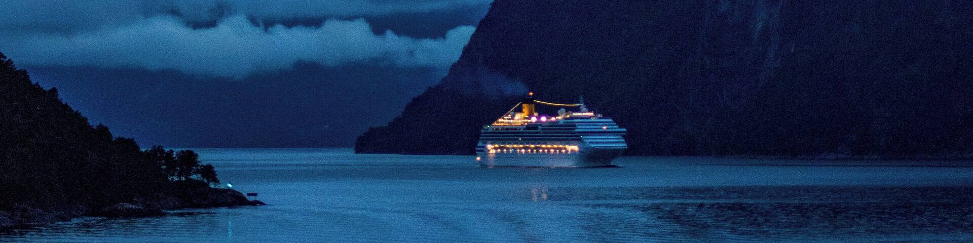 Early morning sailing towards Gerainger and this Costa cruise ship glides in behind us.