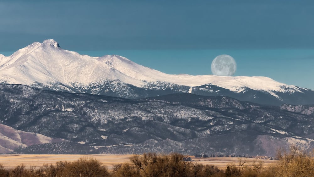 Moonset over Longs Peak