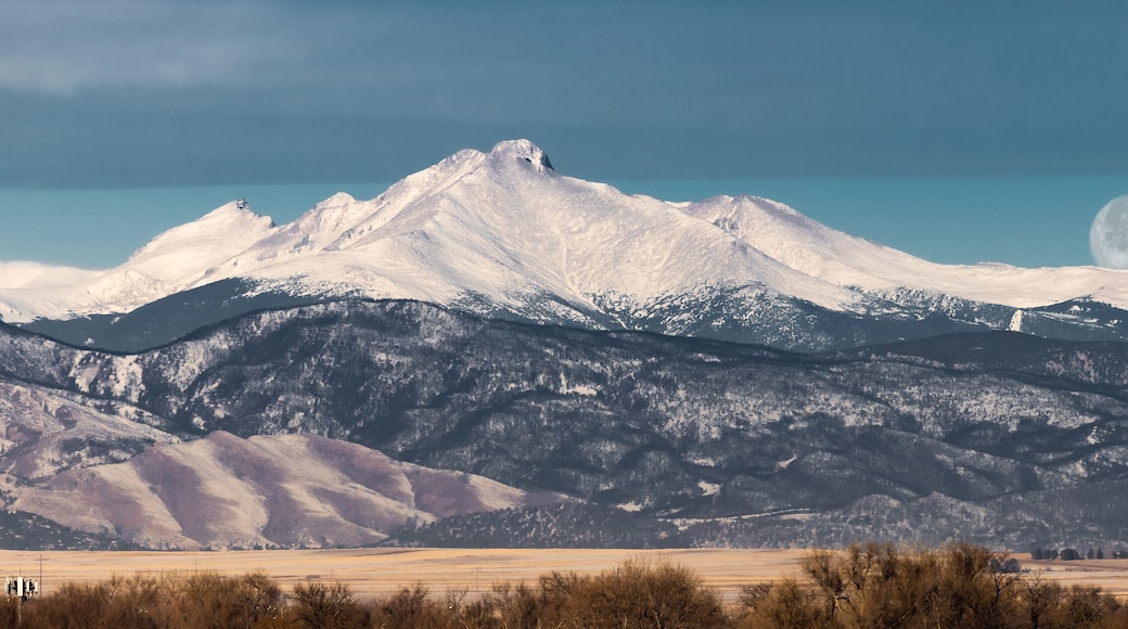 Moonset over Longs Peak
