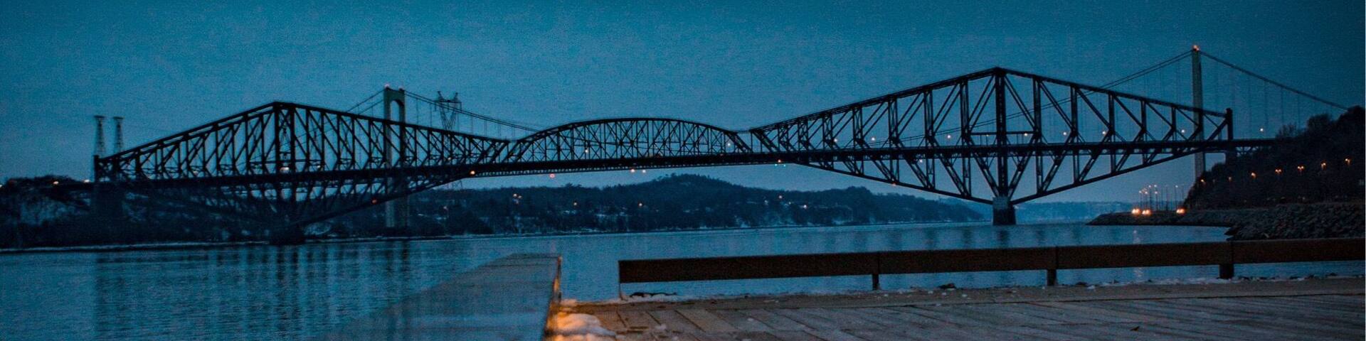 Shot of the quebec bridge at the blue hours (5h45AM)
at "promenade samuel de champlain" to take the picture