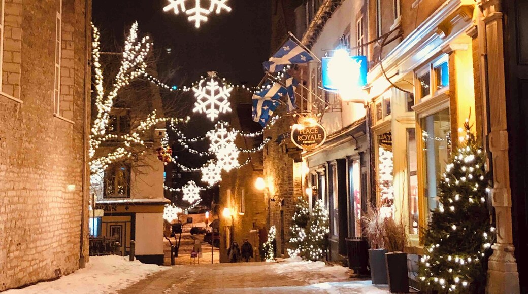 #lifeatexpedia #quebec #vieux #canada #lovetotravel #december #christmasmonth
Walking in the streets of old Quebec enjoying the beauty of the snow and the magic of the quiet place.