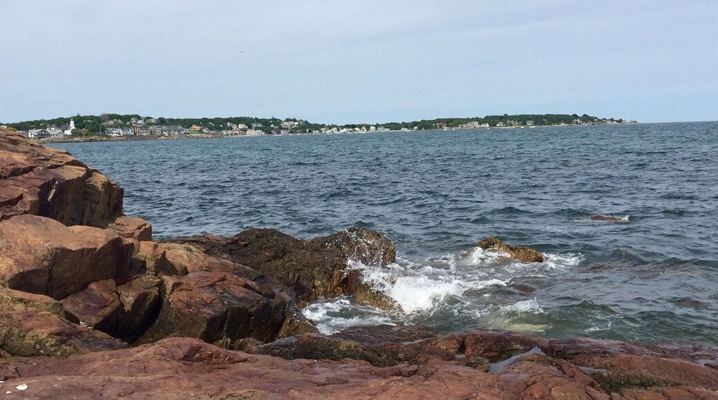 Very pretty park. Although high tide made it less beachy and more rock/ocean.