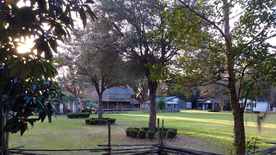 During a recent visit to Florida, I found this quaint little heritage village. It was a stroll down memory lane in many respects. It's amazing how many such places are just off the beaten path, waiting for someone to stop and pay a visit.