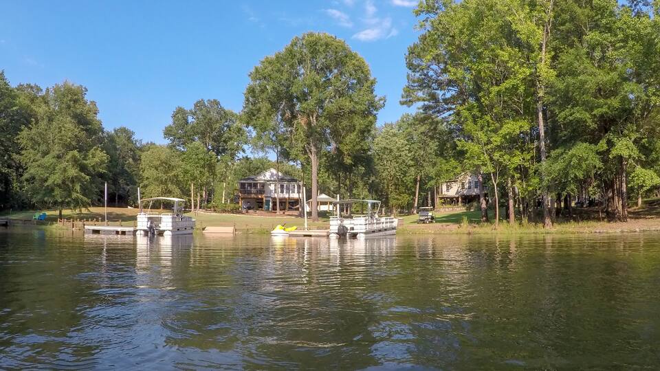 beautiful scenes on lake wateree in south carolina