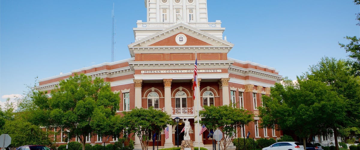 Madison which includes heritage architecture