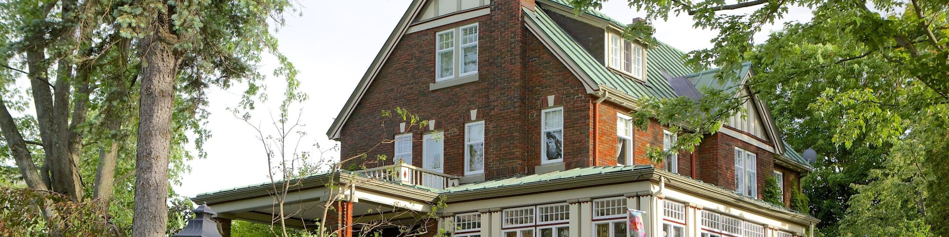 Magog showing a house