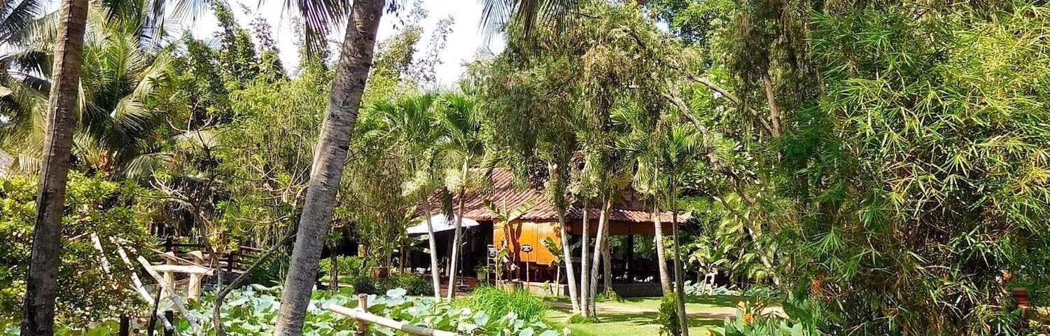 Nice garden  near a good restaurant.