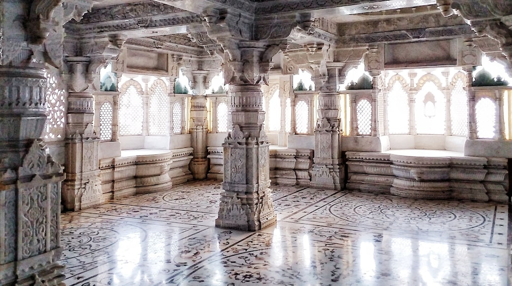 Beautiful white marble Jain temple in Coimbatore.
Worth to visit! !!