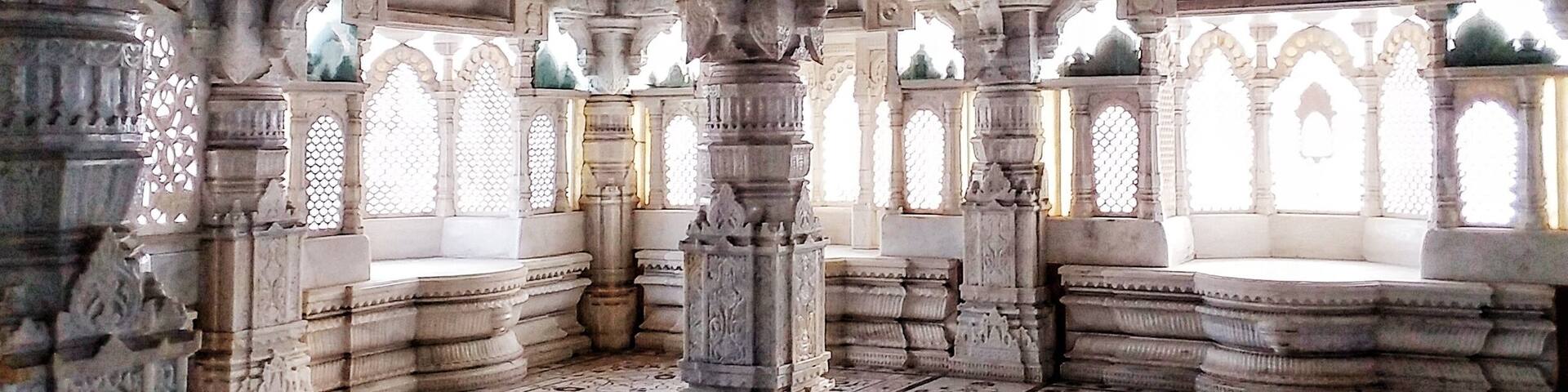 Beautiful white marble Jain temple in Coimbatore.
Worth to visit! !!