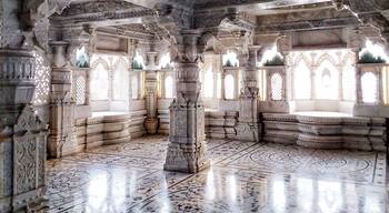 Beautiful white marble Jain temple in Coimbatore.
Worth to visit! !!