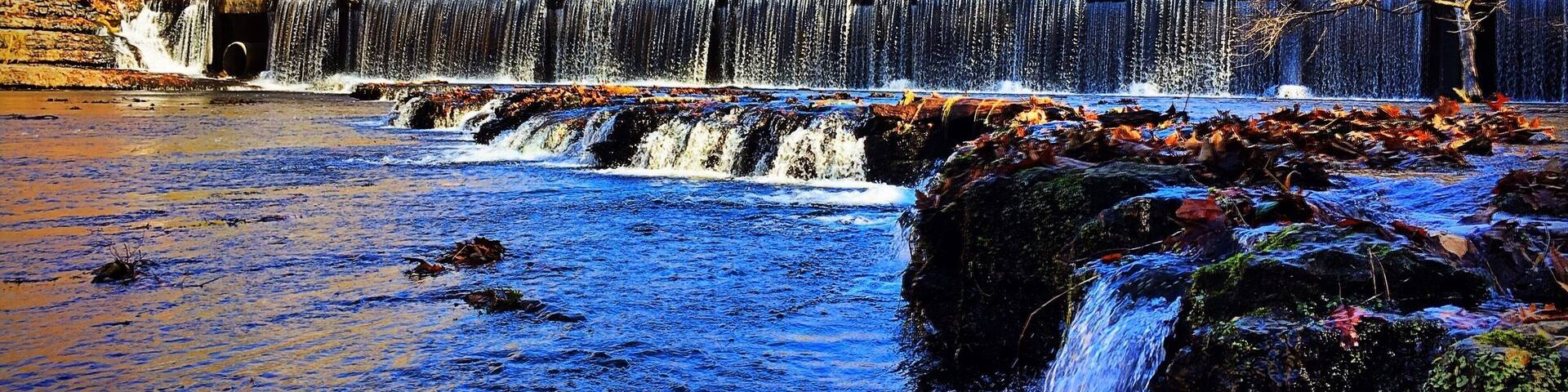 Cool little Tennessee State Park south of Nashville. 5+ miles of hiking trails with numerous scenic waterfalls.