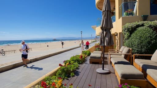 Manhattan Beach which includes a beach, general coastal views and a coastal town