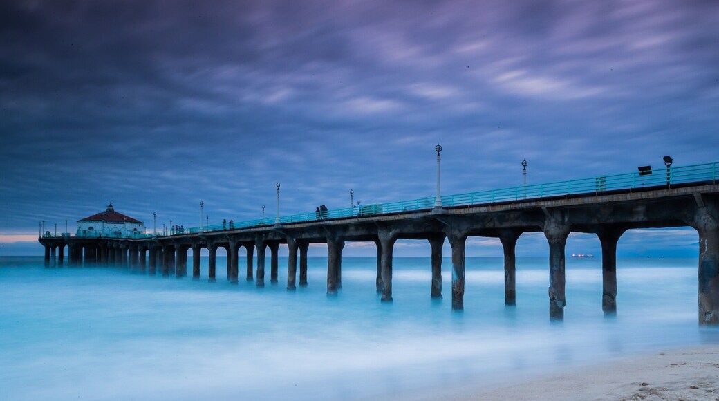 Gloomy day at the Manhattan Beach Pier on Friday 4/7. But made the most of it with this 30 second shot.