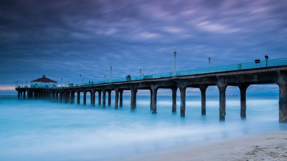 Gloomy day at the Manhattan Beach Pier on Friday 4/7. But made the most of it with this 30 second shot.