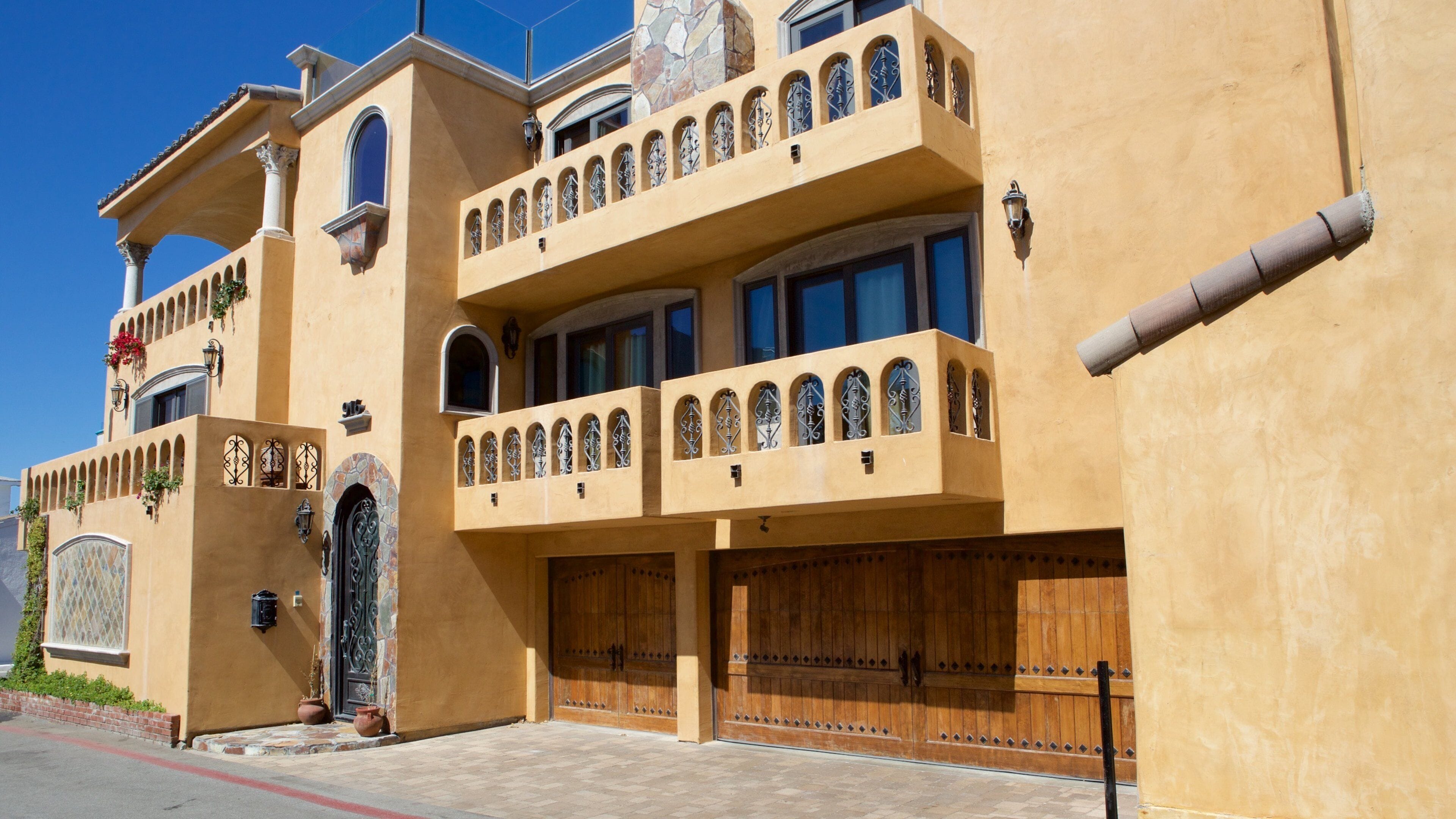 Top-rated places to stay near the beach in Manhattan Beach
