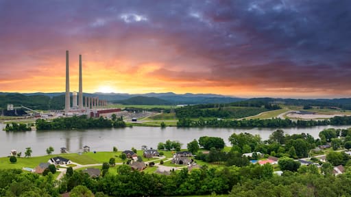Suburban houses in residential neighborhood near Kingston Steam Plant in Roane County, Tennessee. Major coal-fired power plant producing electricity. Fossil fuel usage for energy production