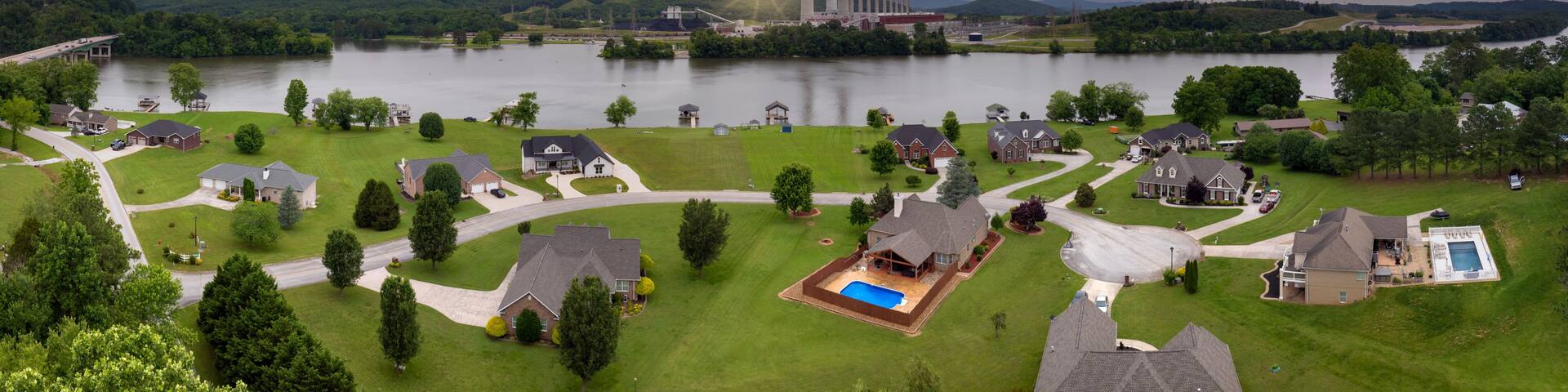 Suburban houses in residential neighborhood near Kingston Steam Plant in Roane County, Tennessee. Major coal-fired power plant producing electricity. Fossil fuel usage for energy production